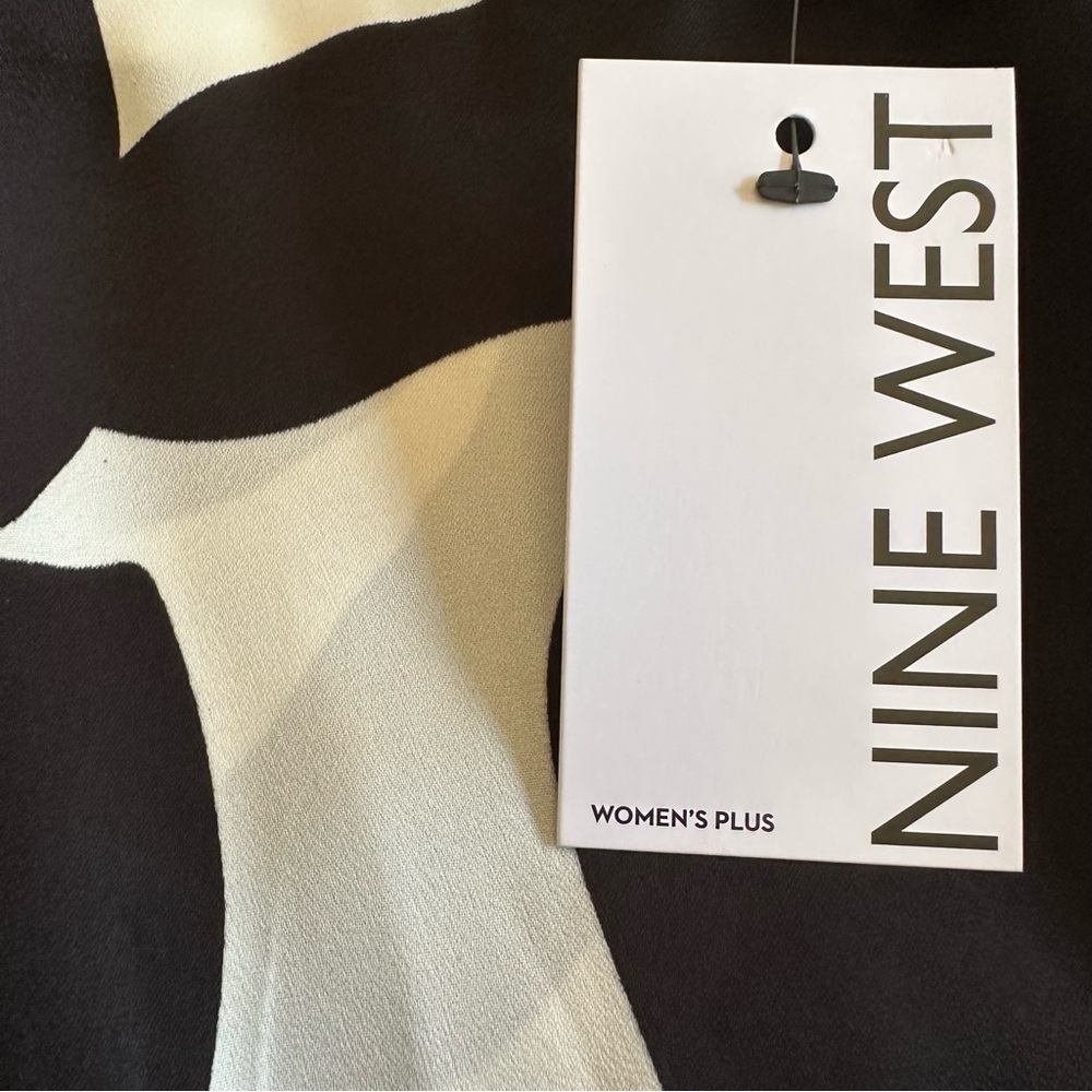 Nine West Elbow Sleeve Popover Blouse 3X NWT - Picture 3 of 5